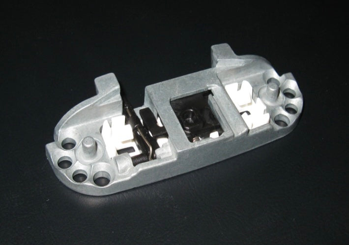 3500 | 4300 White Auto Lock Mechanism